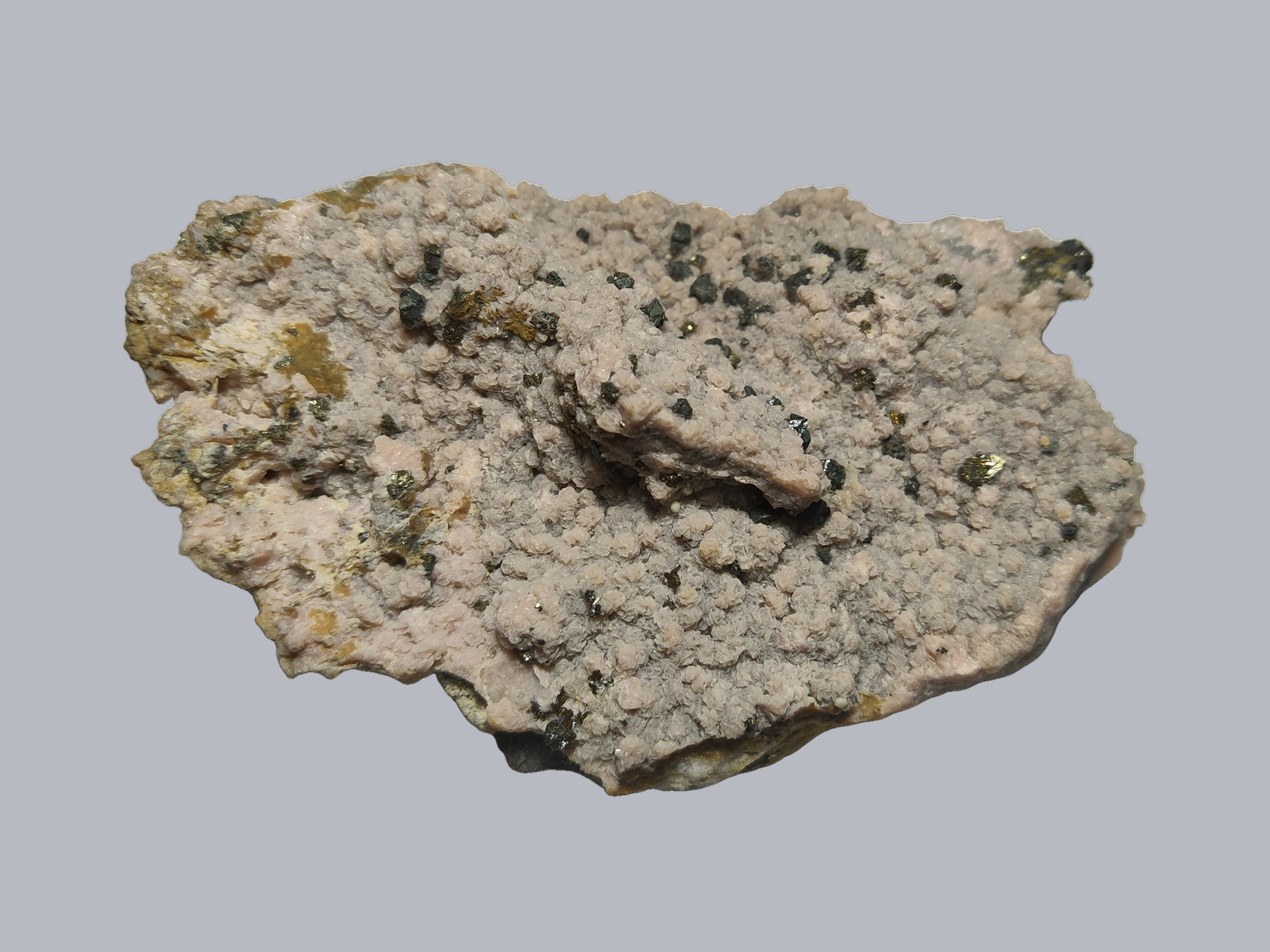fluorapatite on albite from Minas Gerais, Brazil
